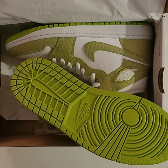 Air Jordan Python/Vivid Green Size 8 - Picture 3 of 4